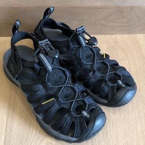 KEEN Whisper Open-Toe Outdoor / Hiking Sandals in Black, Women's Size 7